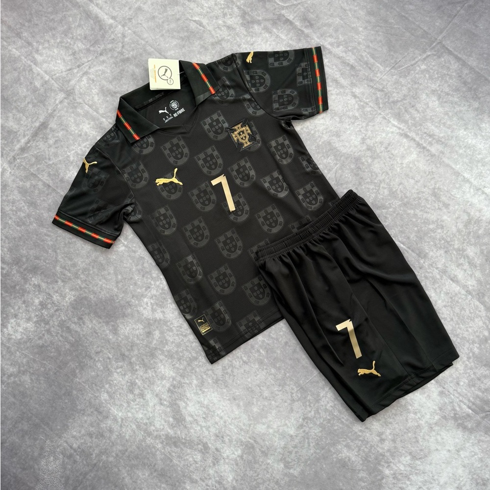 Portugal Away Set kids Ronaldo 7 - Picture 4 of 7
